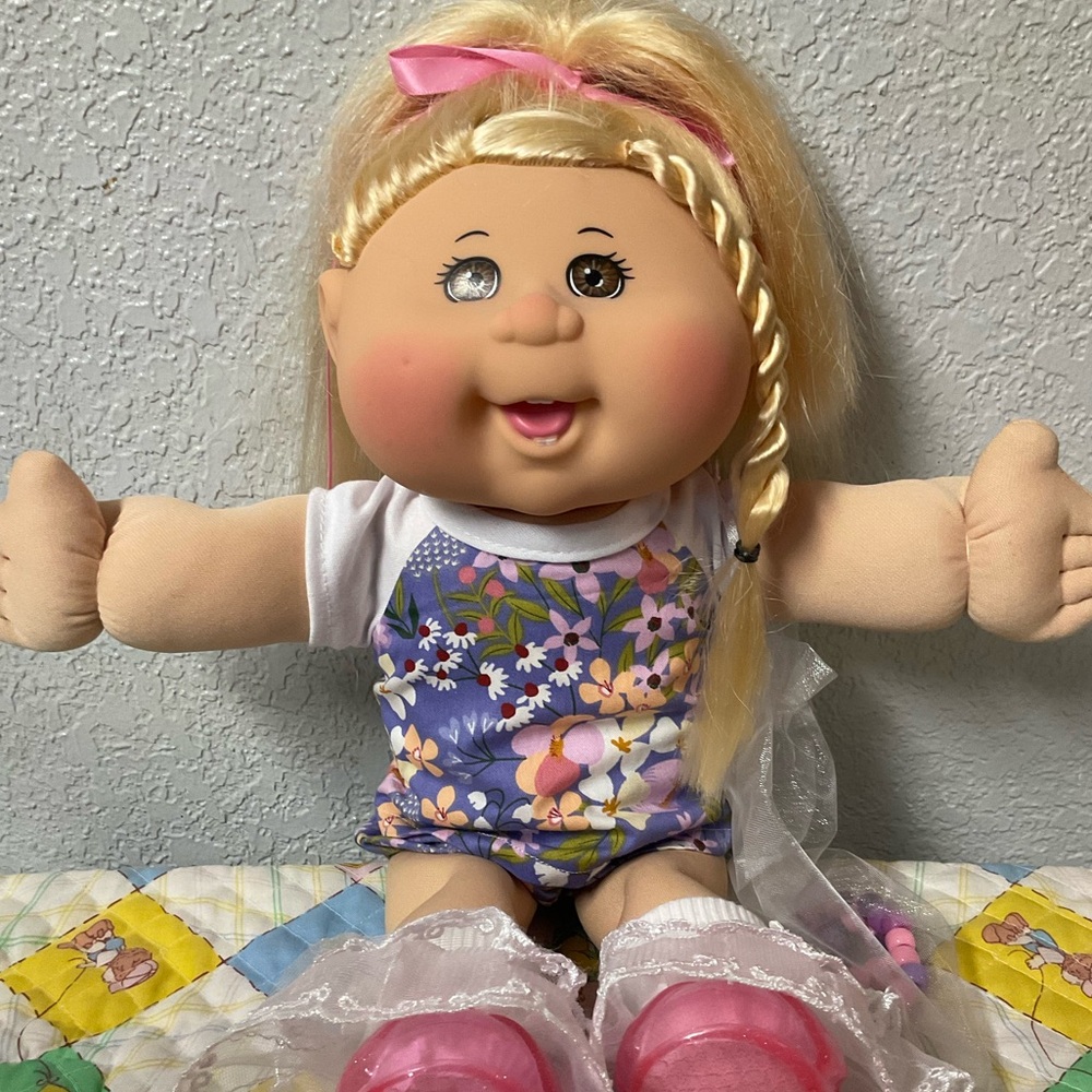 Cabbage Patch Kids Girl Blonde Hair Brown Eyes WCT-54K 2015 O.A.A.